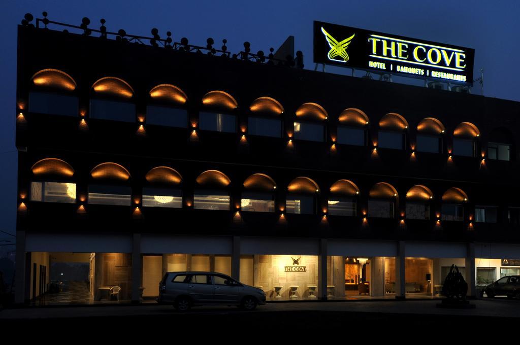 The Cove Hotel Panchkula Eksteriør bilde